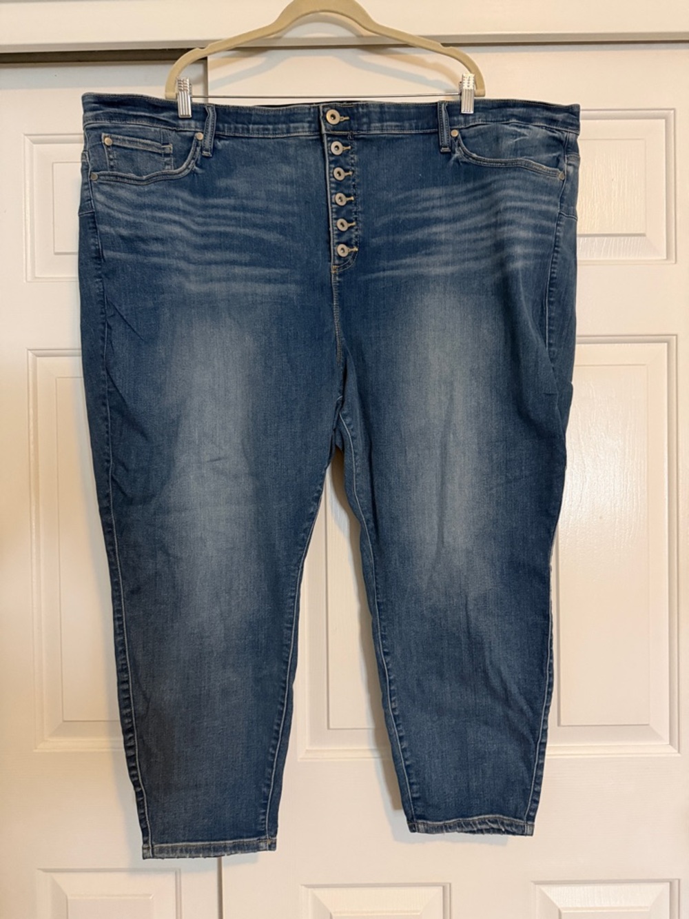 NWT - torrid Bombshell Skinny Button-Fly Jeans